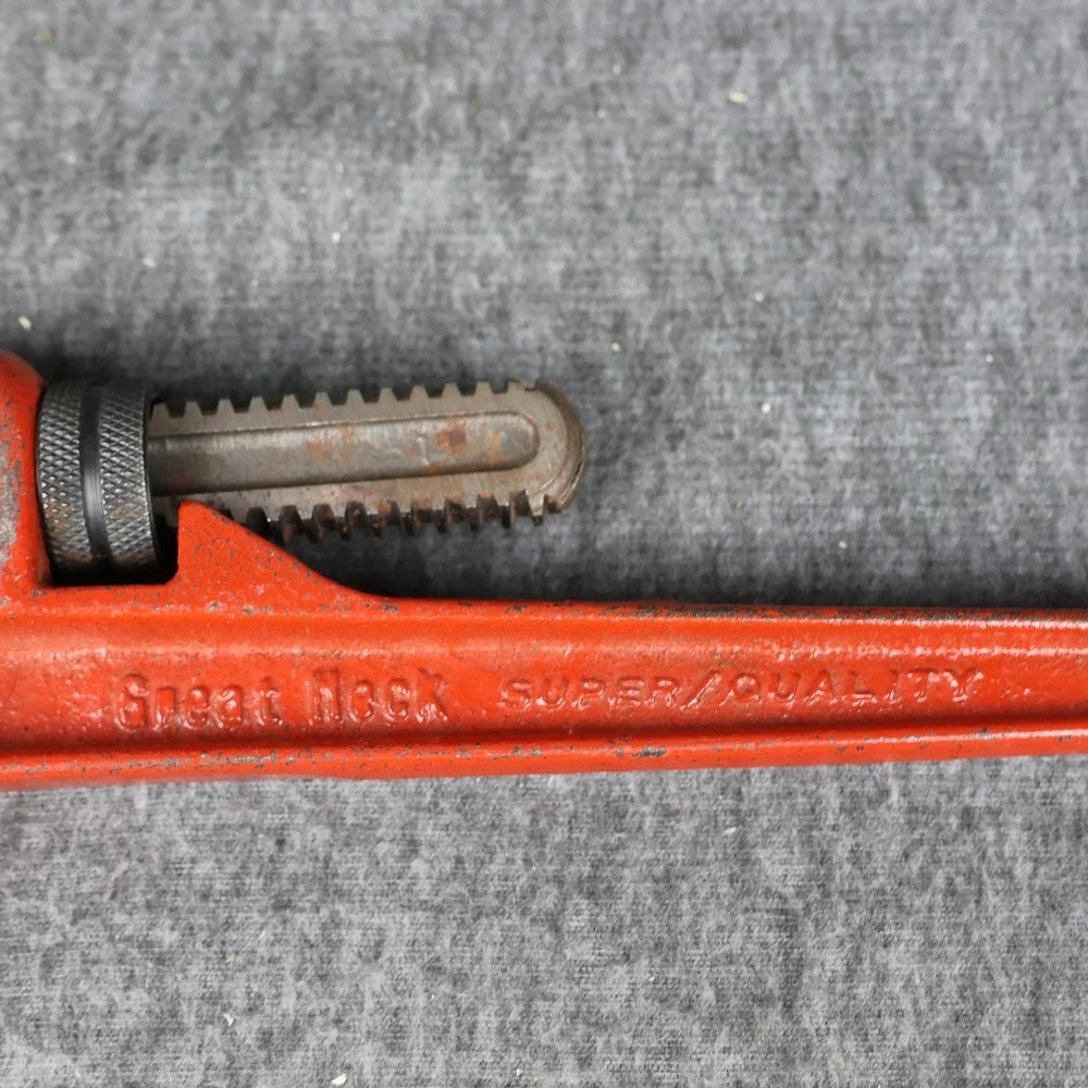 Great Neck PW-14 14in Pipe Wrench Red Heavy Duty Adjustable Forged Steel Taiwan